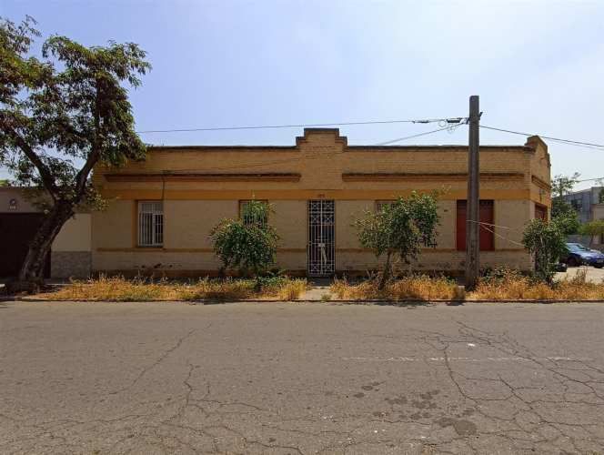 OFICINA Sargento Aldea / Metro Ñuble