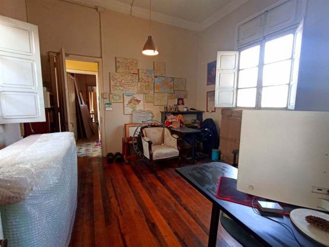 OFICINA Sargento Aldea / Metro Ñuble