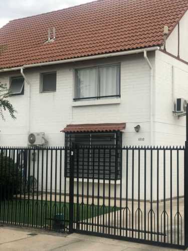 Casa en arriendo 3D 3B 3 piso Padre Hurtado (97705)