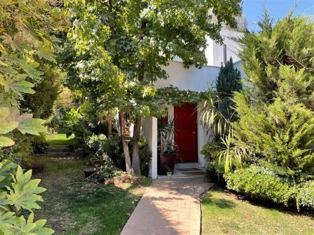 CASA Casa mediterránea de 2 pisos remodelada. Cardenal Newman/Cerro Calán. Los Domínicos