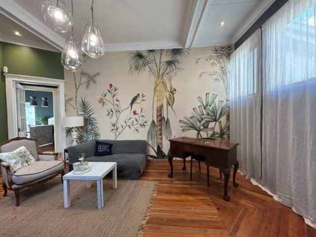 LOCAL COMERCIAL Edificio completo de 3 pisos. 6 departamentos y local comercial. Santo Domingo/Miraflores. Metro Bellas Artes