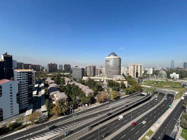 DEPARTAMENTO Amplio departamento en exclusivo edificio. Kennedy/Américo Vespucio. Opción de separar en 2 departamentos