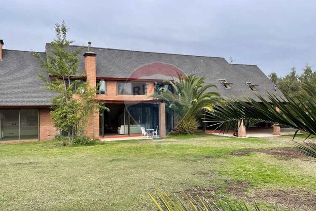 Tu refugio soñado en piedra roja, chicureo