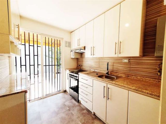 CASA Camino Padre Hurtado / Almirante Riveros