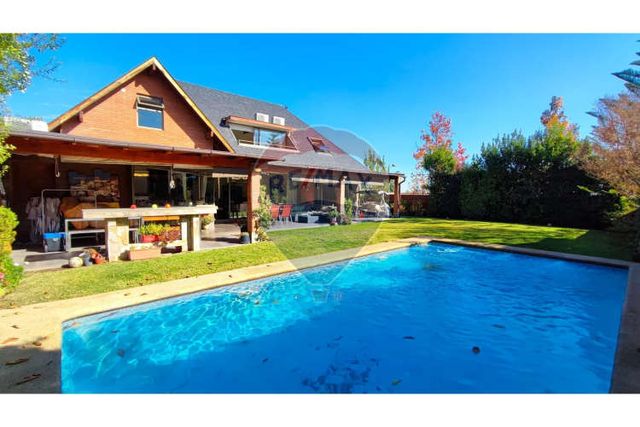 Casa familiar.... amplia y luminosa