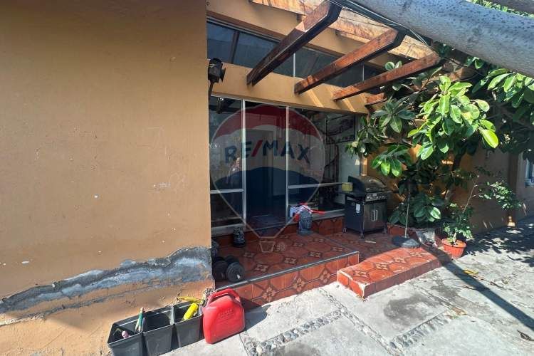 Propiedad uso mixto, gran terreno - rebajada