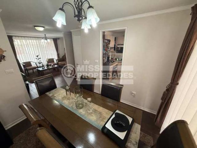 SE VENDE CASA EN CONDOMINIO MIÑIQUES