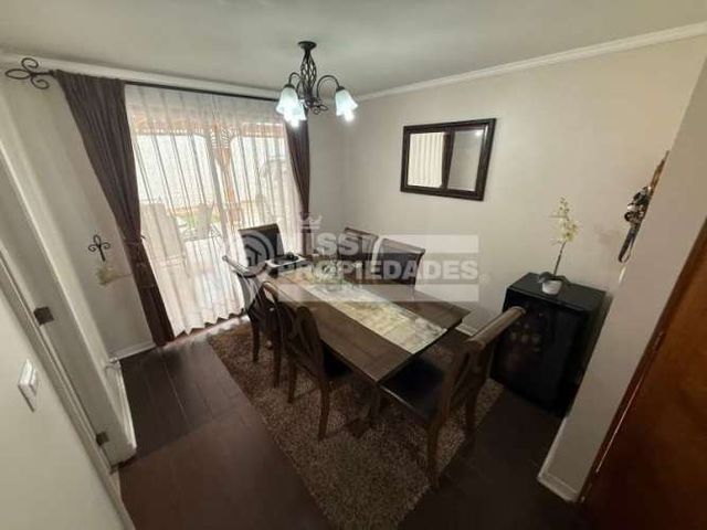 SE VENDE CASA EN CONDOMINIO MIÑIQUES