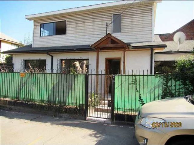 CASA Metro Simón Bolivar / Avenida Ossa