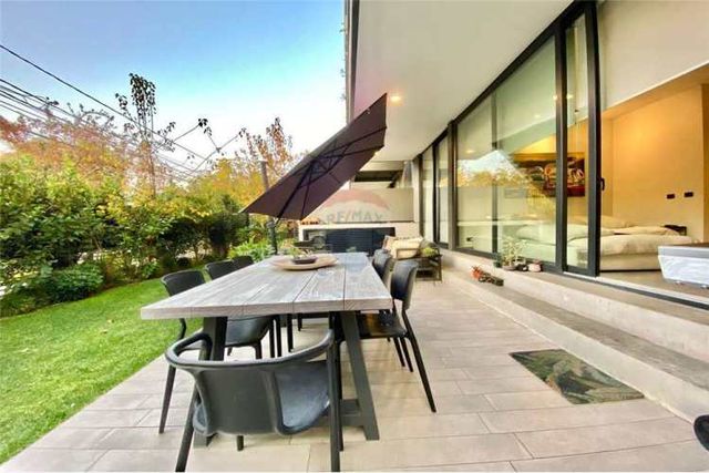 Iluminado / amplio / jardin / estadio croata