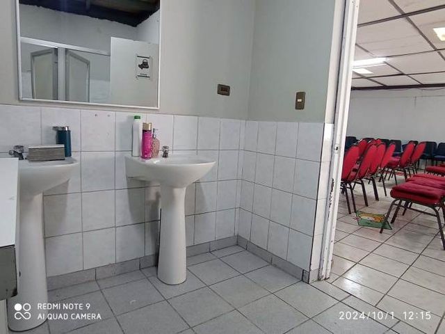 Vendo Terreno con Salón y Oficinas en Placilla, frente a Supermercado Unimarc