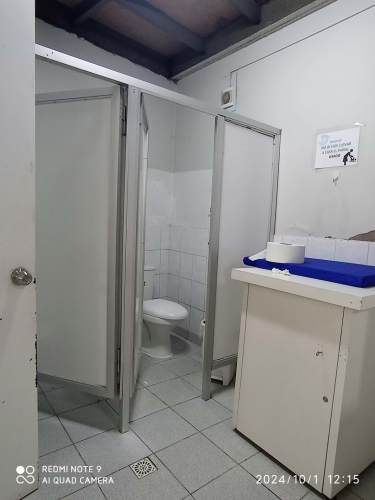Vendo Terreno con Salón y Oficinas en Placilla, frente a Supermercado Unimarc