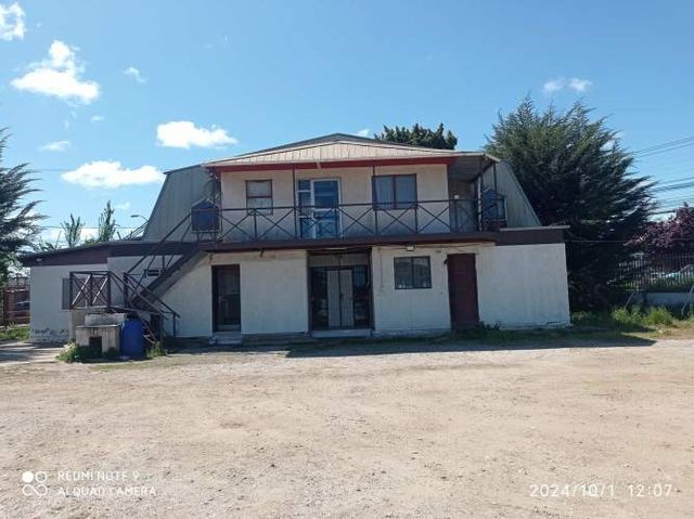 Vendo Terreno con Salón y Oficinas en Placilla, frente a Supermercado Unimarc