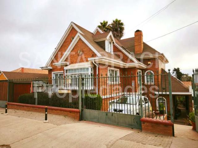 SE VENDE CASA 6HAB 5BA EN  LA SERENA