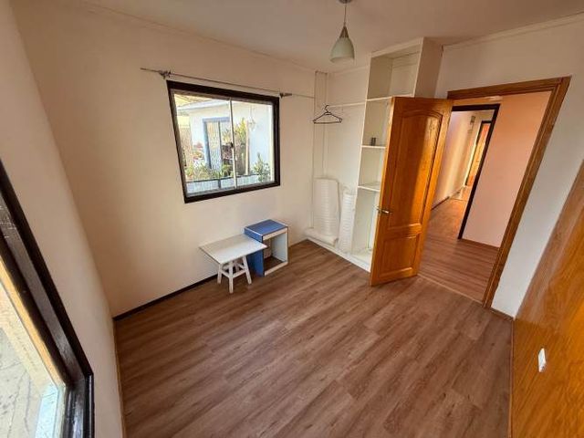 CASA 3D CON ESTACIONAMIENTO EN PARTE ALTA DE VALPARAÍSO