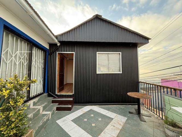 CASA 3D CON ESTACIONAMIENTO EN PARTE ALTA DE VALPARAÍSO