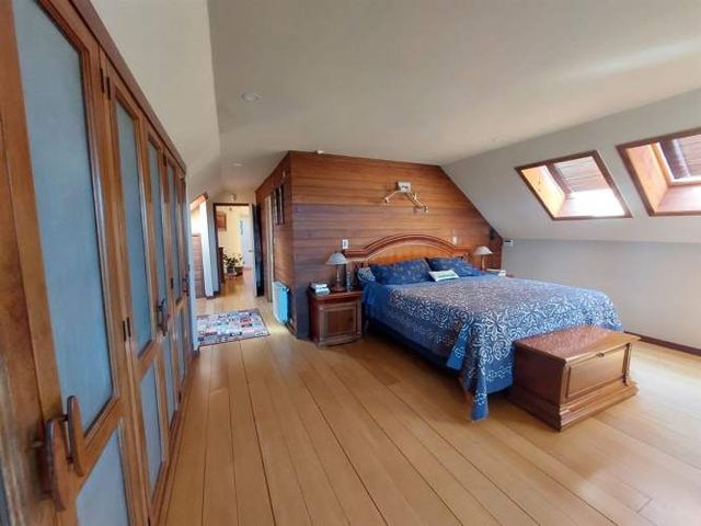 PARCELA Amplia casa con Quincho, Bodega y Cancha de Tenis - Lomas de Reloncaví