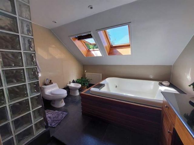 PARCELA Amplia casa con Quincho, Bodega y Cancha de Tenis - Lomas de Reloncaví