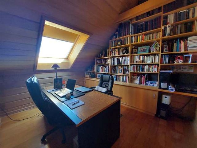 PARCELA Amplia casa con Quincho, Bodega y Cancha de Tenis - Lomas de Reloncaví