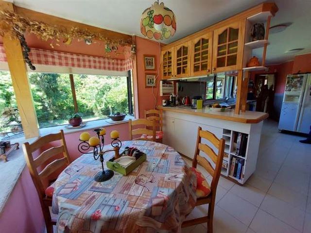 PARCELA Amplia casa con Quincho, Bodega y Cancha de Tenis - Lomas de Reloncaví