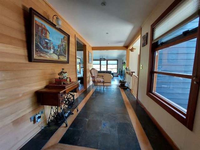 PARCELA Amplia casa con Quincho, Bodega y Cancha de Tenis - Lomas de Reloncaví