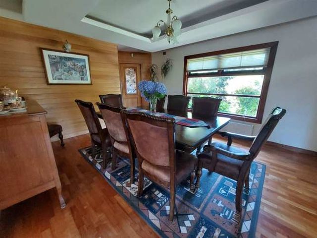 PARCELA Amplia casa con Quincho, Bodega y Cancha de Tenis - Lomas de Reloncaví