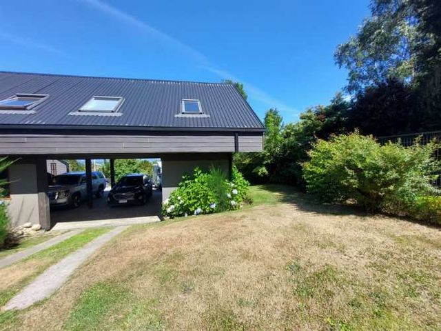 PARCELA Amplia casa con Quincho, Bodega y Cancha de Tenis - Lomas de Reloncaví