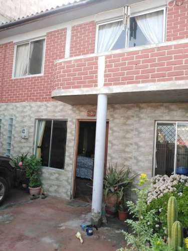 Vendo Casa Sólida, de 2pisos 5Dormitorios 2Baños, 2Estacionamientos