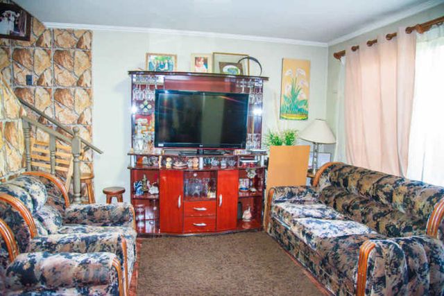 CASA FAMILIAR EN PEÑALOLÉN ALTO