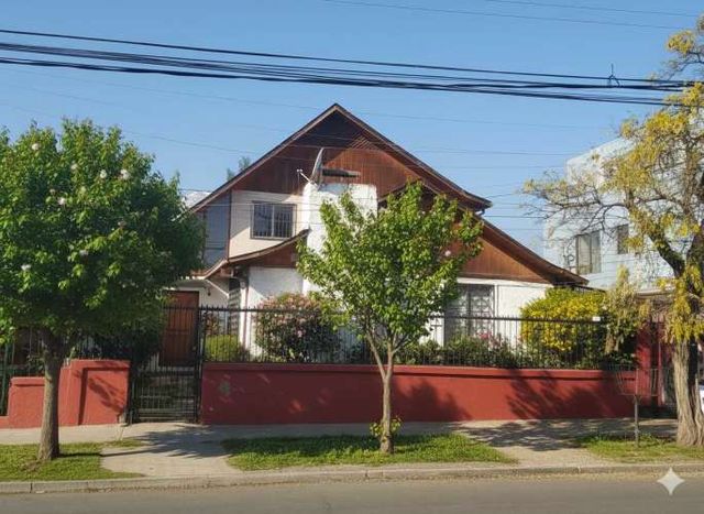 SE VENDE CASA MACUL CENTRO 2 PISOS   (99679)