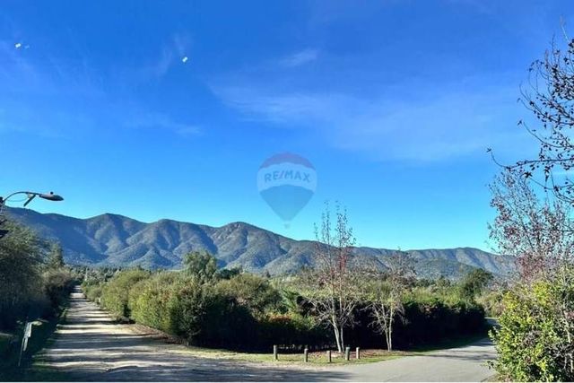 Amplia parcela en condominio bosques de aculeo