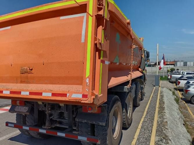 Camión Usado Tolva Mercedes Benz ACTROS 4144 K