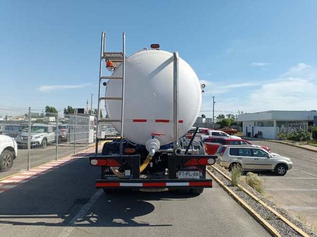 MAN TGS  | Camión Cisterna MAN 8x4 con eje adicional