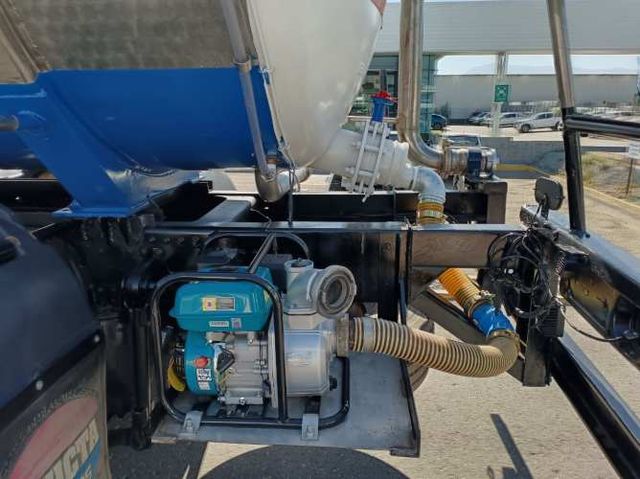 MAN TGS  | Camión Cisterna MAN 8x4 con eje adicional