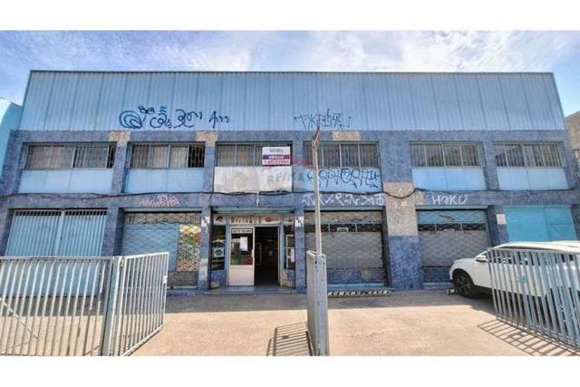 Se vende local comercial (ferreteria)