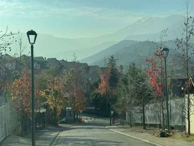 CASA Casa en condominio con increíble vista sector Huinganal