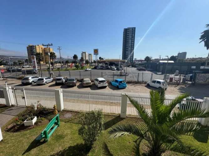 Moderno y luminoso departamento en Condominio Puerto Bahía