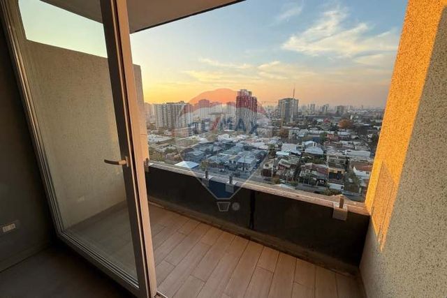 Vista despejada, a pasos del metro lo ovalle