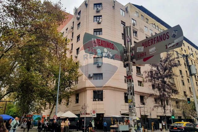 Comoda oficina a una cuadra de la moneda