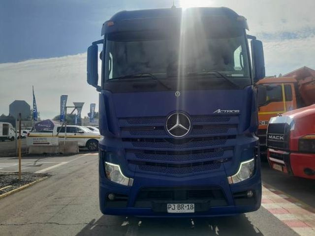 Tracto Camión Mercedes Benz   New Actros  2645 LS