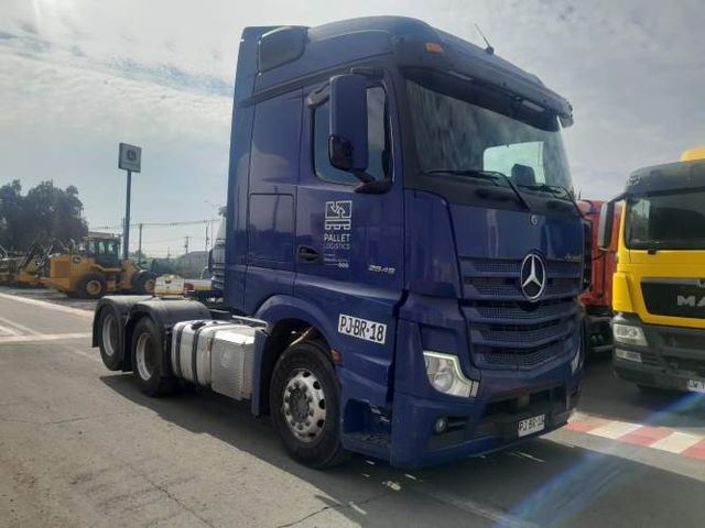 Tracto Camión Mercedes Benz   New Actros  2645 LS