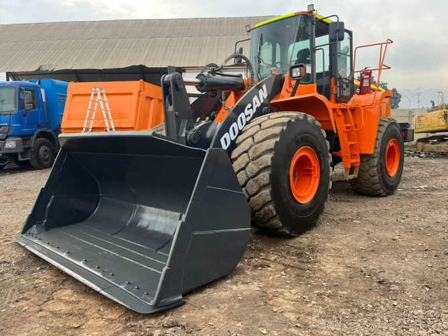 Cargador frontal Doosan DL420A 2022
