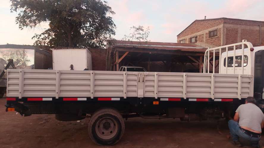 Carrocería Plana con Barandas 