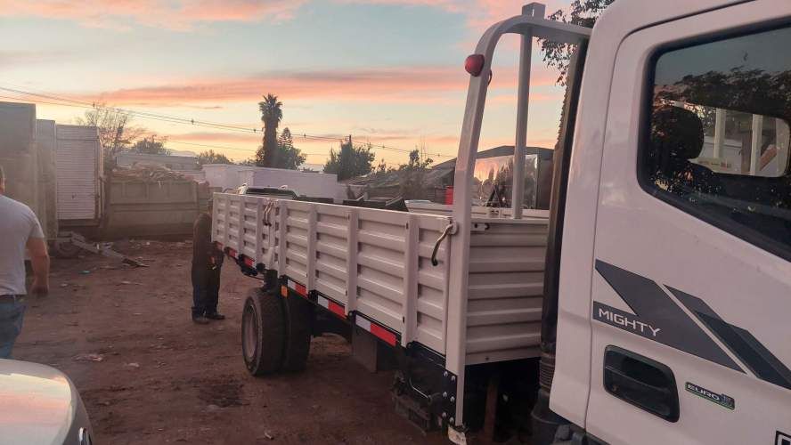 Carrocería Plana con Barandas 