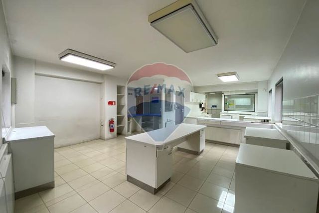 Oficina de 123m2, roman diaz, metro salvador