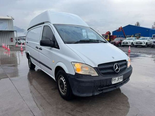 FURGON Marca MERCEDES BENZ Modelo VITO 113 CDI Año 2013