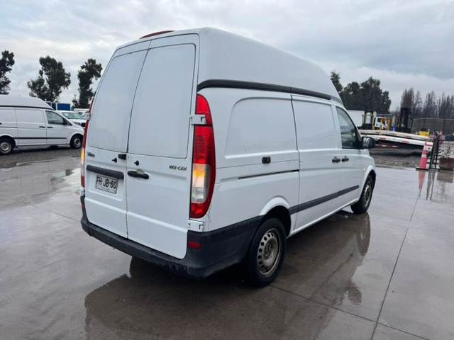 FURGON Marca MERCEDES BENZ Modelo VITO 113 CDI Año 2013