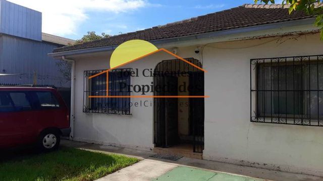 Casa amplia, sólida, ubicada en el centro Villa Alemana Cod-2377