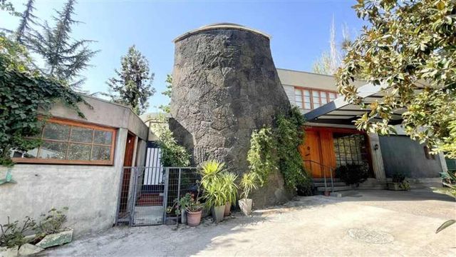 CASA Carlos Silva Vildósola / Julia Berstein