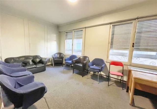 OFICINA Providencia, Plaza de la Aviación